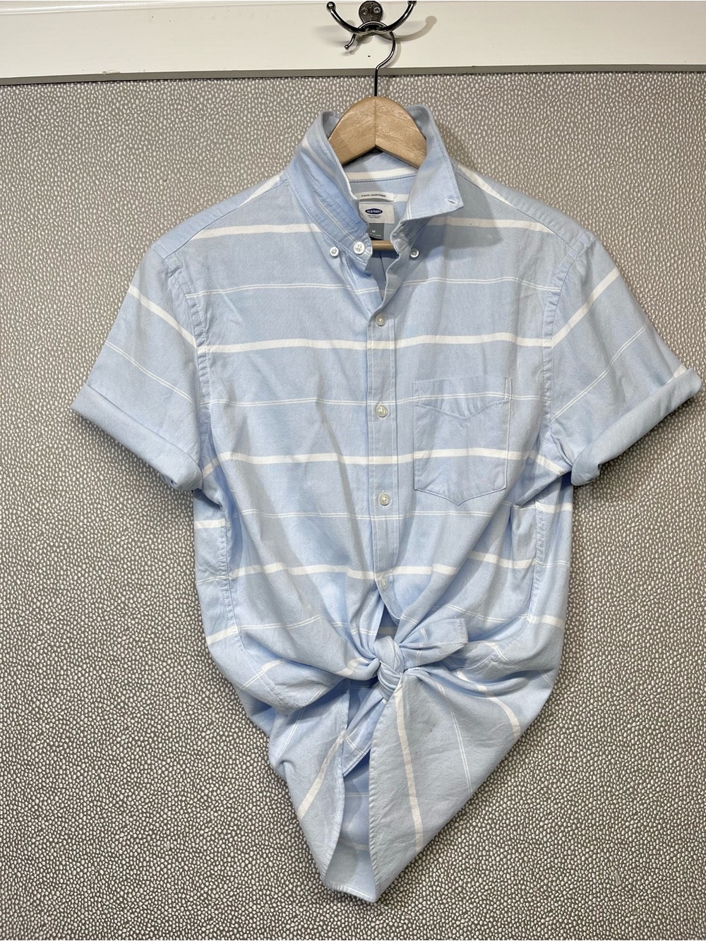 M Old Navy Men's Light Blue Striped Button Down Shirt
